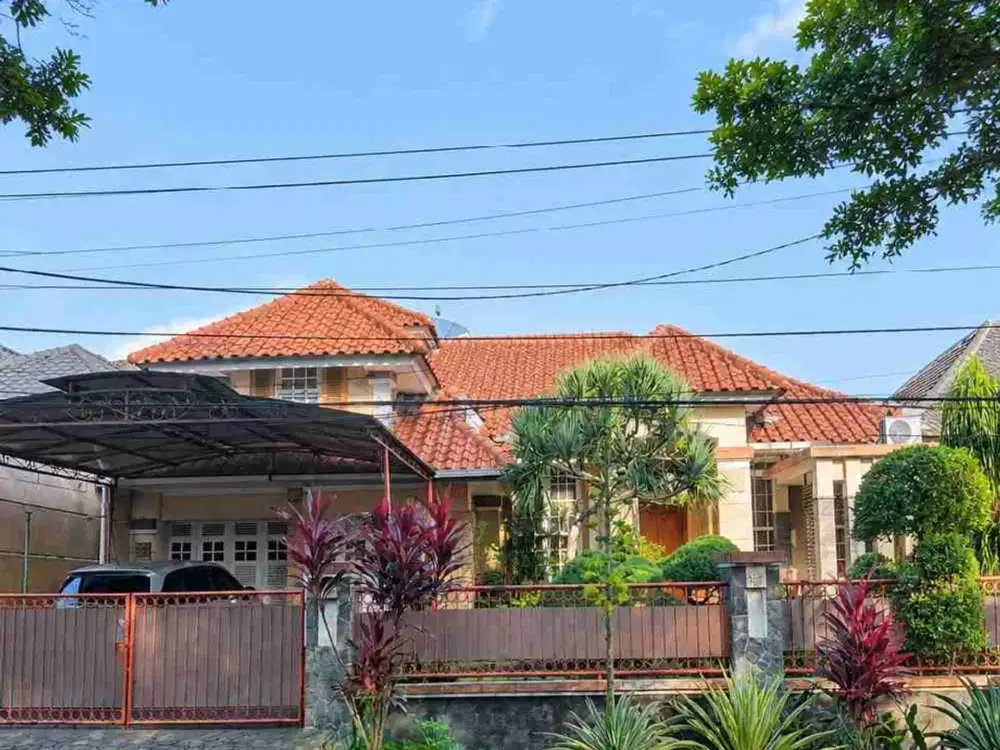 DIJUAL – Rumah Hook 2 Lantai SHM LT 315/LB 350 m² di Boulevard Bogor Raya