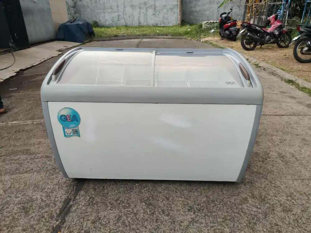 Frezer gea sleding kaca 360 liter orisinil, segel pabrik