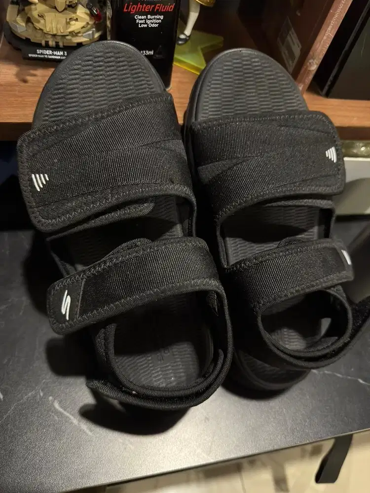 Sandal sepatu skecher