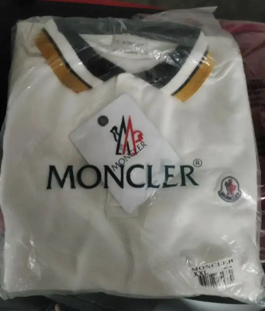 Baju Kerah Brand Mocler