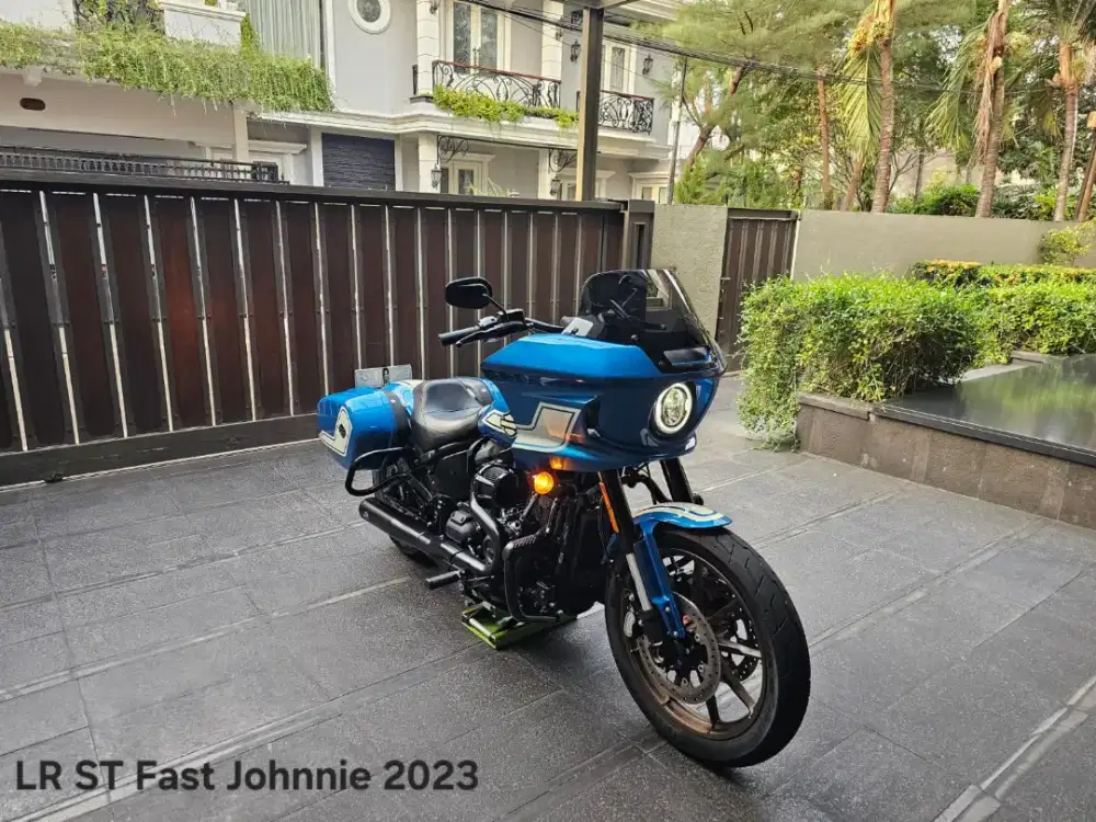 LOW RIDER ST FAST JOHNNIE