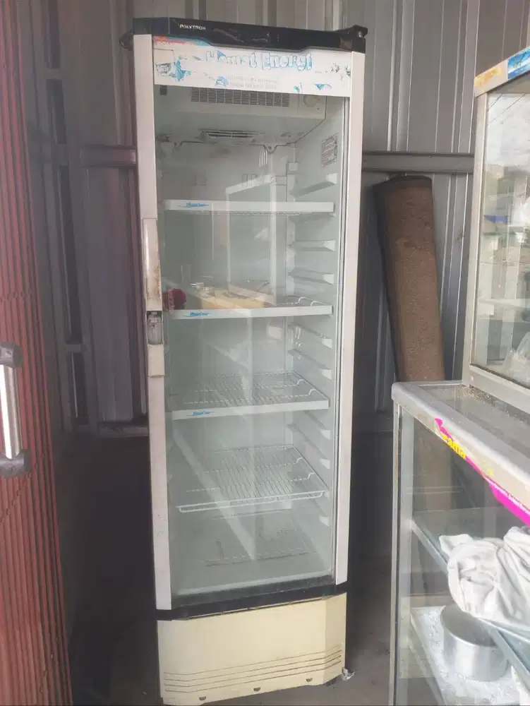 Merk polytron,kondisi masih bagus,masih dingin,sofcase 4 tingkat kurle