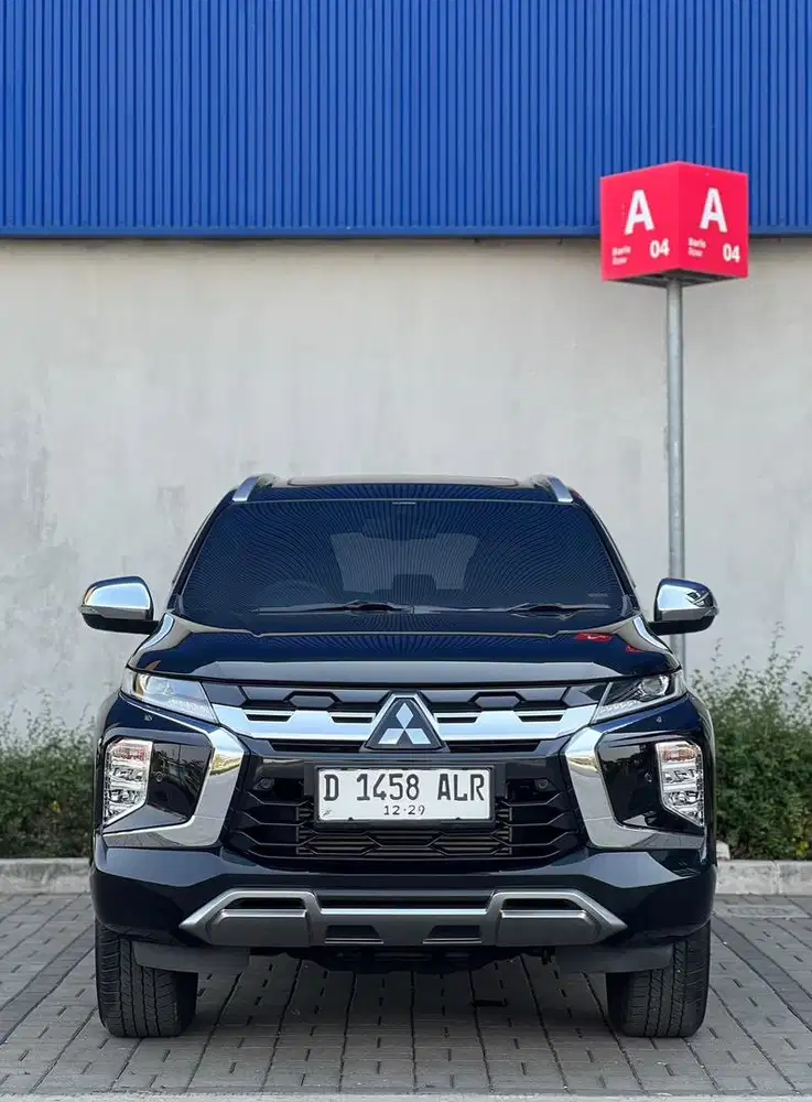 Pajero sport Dakar 2024 Hitam Pemakaian 2025