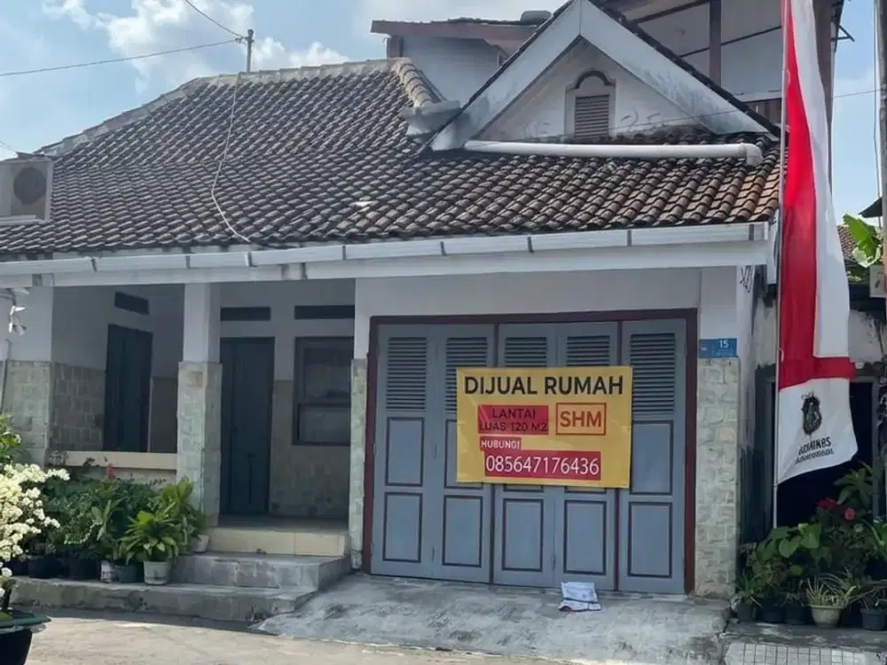 DIJUAL RUMAH BESAR 3 LANTAI, 8 KAMAR – KOTA BLITAR