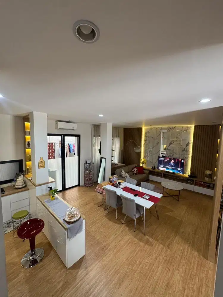 RUMAH GRAHA PADMA  SEMARANG FULL INTERIOR MEWAH