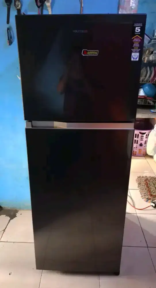 Di jual aja kulkas merek polytron 2pintu jumbo
