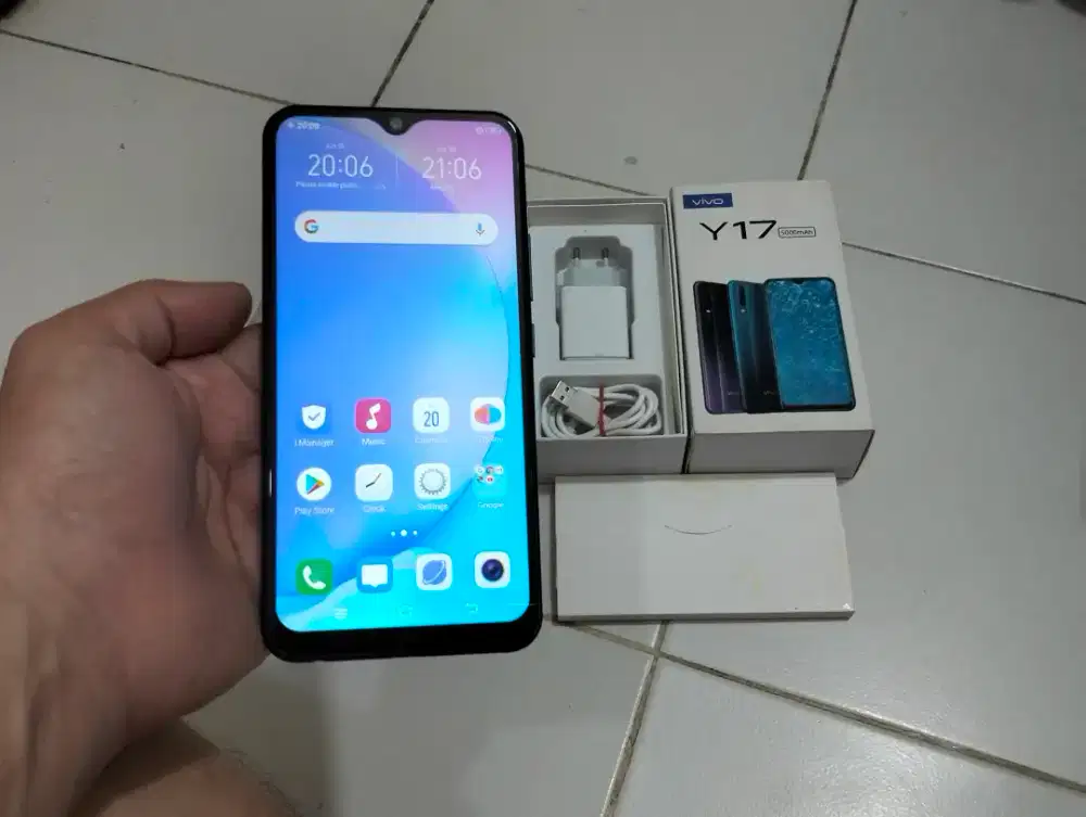 BU VIVO Y17 RAM 8GB / 256GB 4G LTE Duos 6.35in Finger 5000Mah Mulus