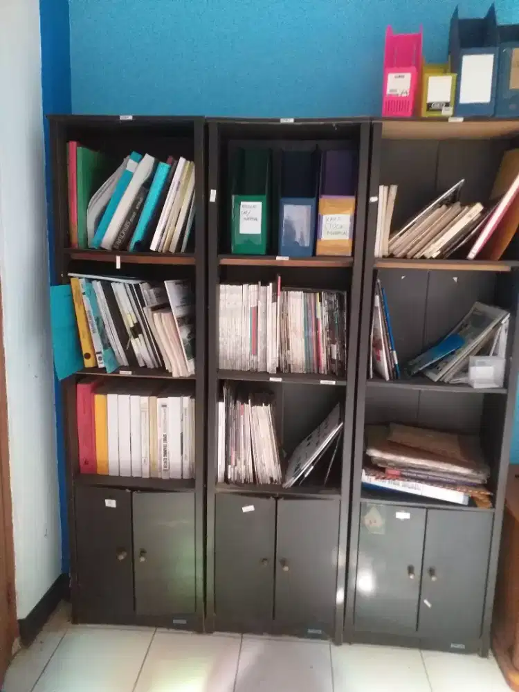 Lemari buku olimpic