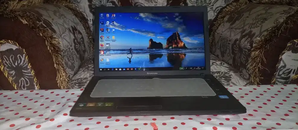 Jual laptop G500 ram 4/512,, fitur webcam,,vcd,, WiFi,, layar 15,6