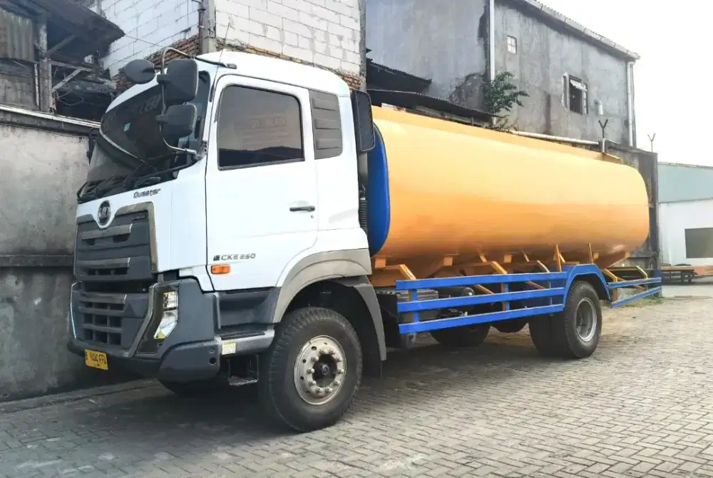 MULUS+banBARU MURAH UD trucks Quester engkel 4x2 CKE 250 tangki 2023