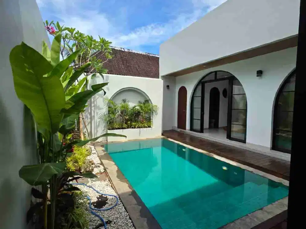 DIJUAL VILLA DEMI FURNISH DEKAT PANTAI MELASTI DB