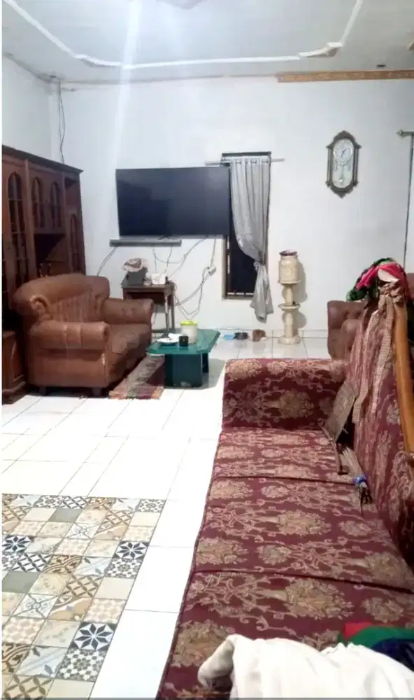 DI BAWAH PASAAN RUMAH DUA LANTAI DI ARCAMANIK ANTAPANI