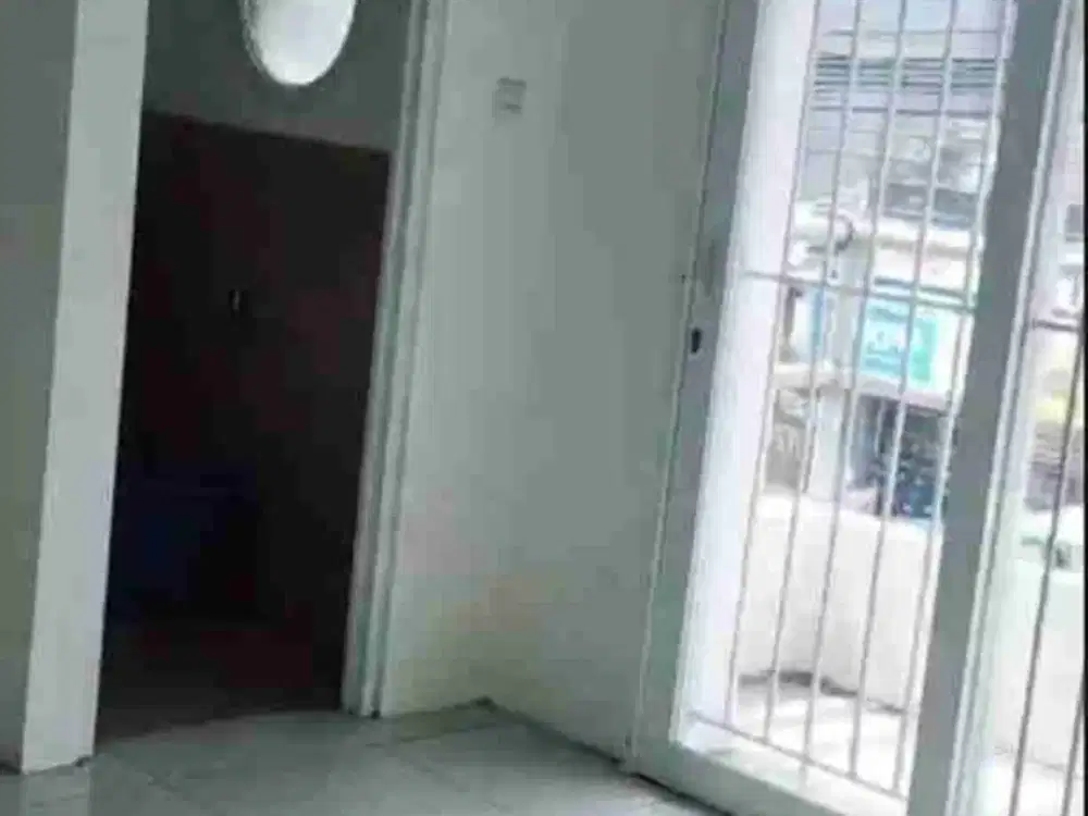 .......disewa ruang usaha 2 lantai di oto iskandardinata mainroad. cocok jadi toko, barber shop, cafe.......