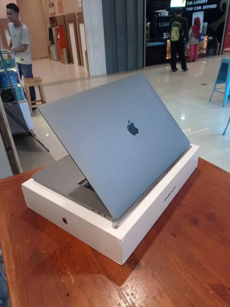 ‎*(Macbook Pro Retina 16-inch 2019) Touchbar* (16/512)