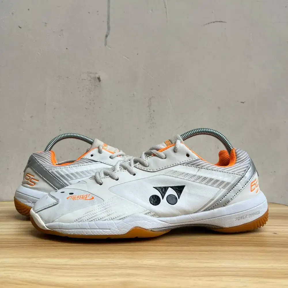 SEPATU BADMINTON YONEX