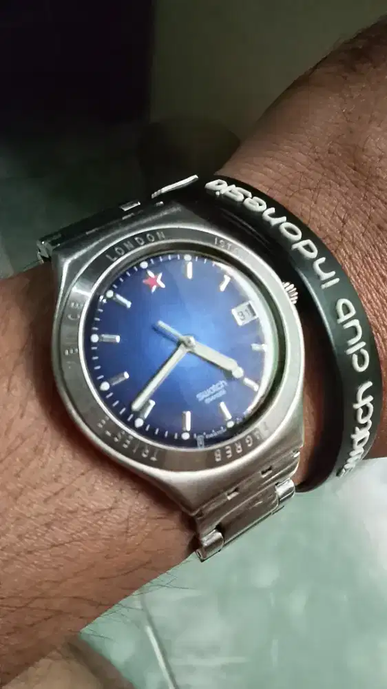 Jam tangan Swatch James Bond 007 From Russian With Love