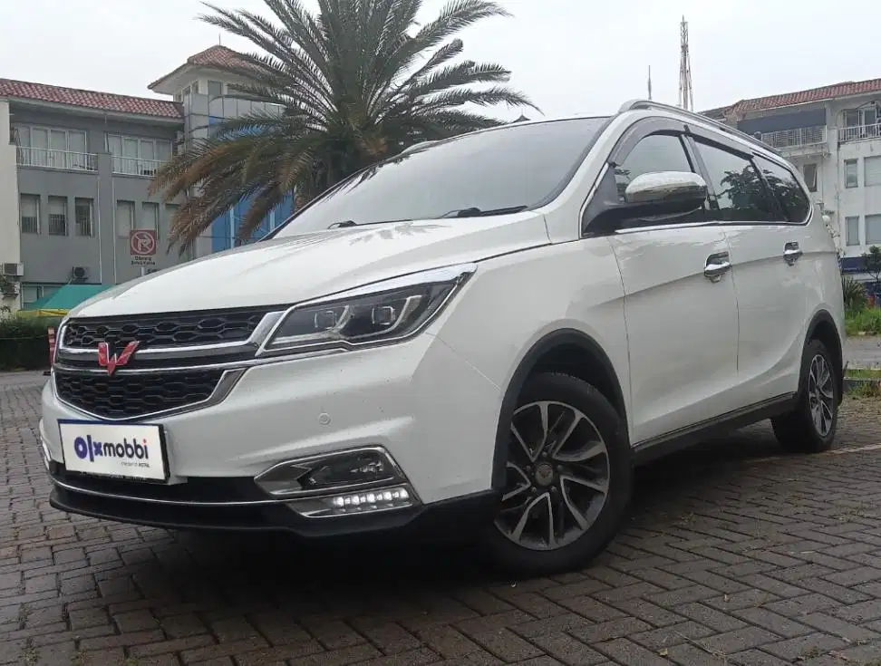TDP 6, JT Wuling Cortez 1.5 LT Lux Bensin-AT Putih 2019
