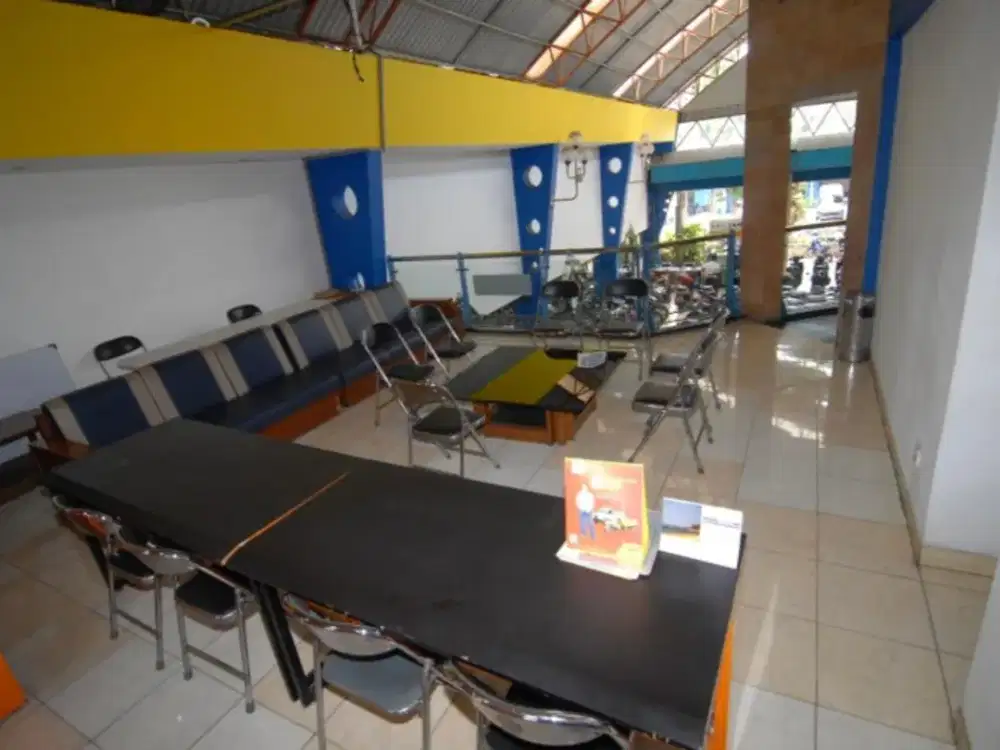 Gedung Ruang Usaha Cocok untuk Showroom Kantor Klinik di Ciateul