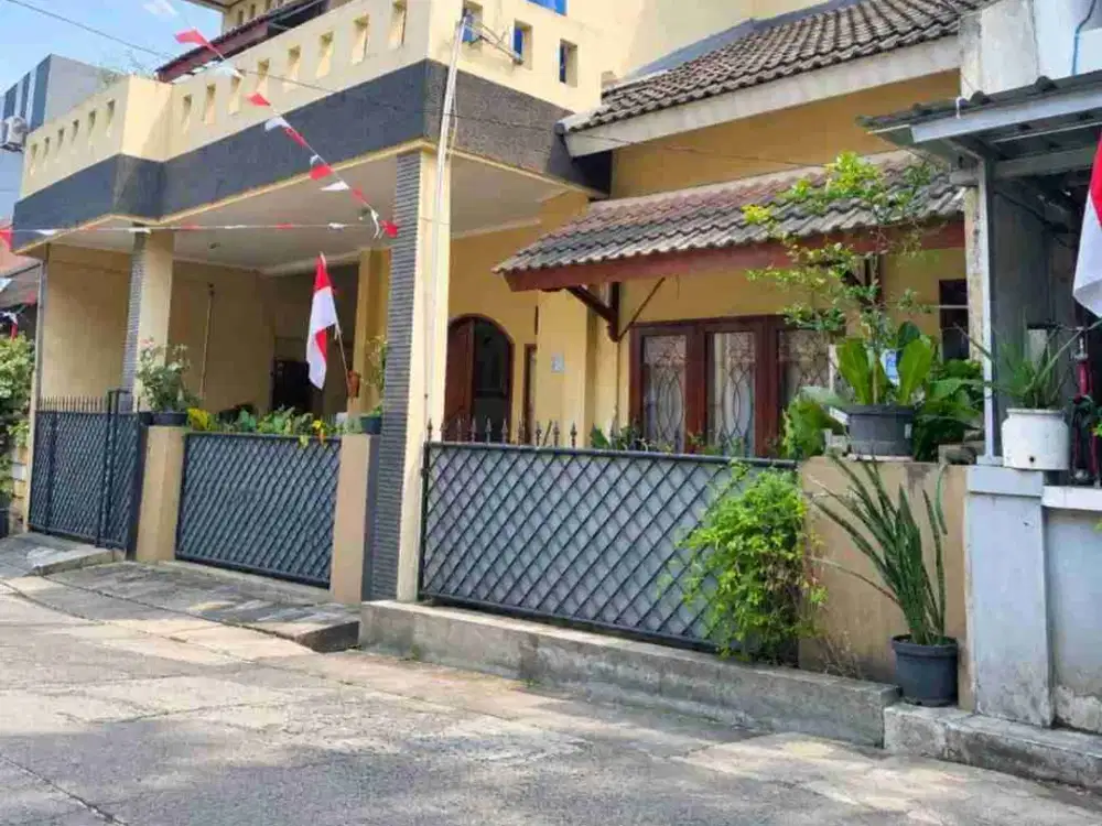 DIJUAL – Rumah 2 Lantai SHM LT 120/LB 200 m² Semi Furnished Dekat Tol Bekasi Barat