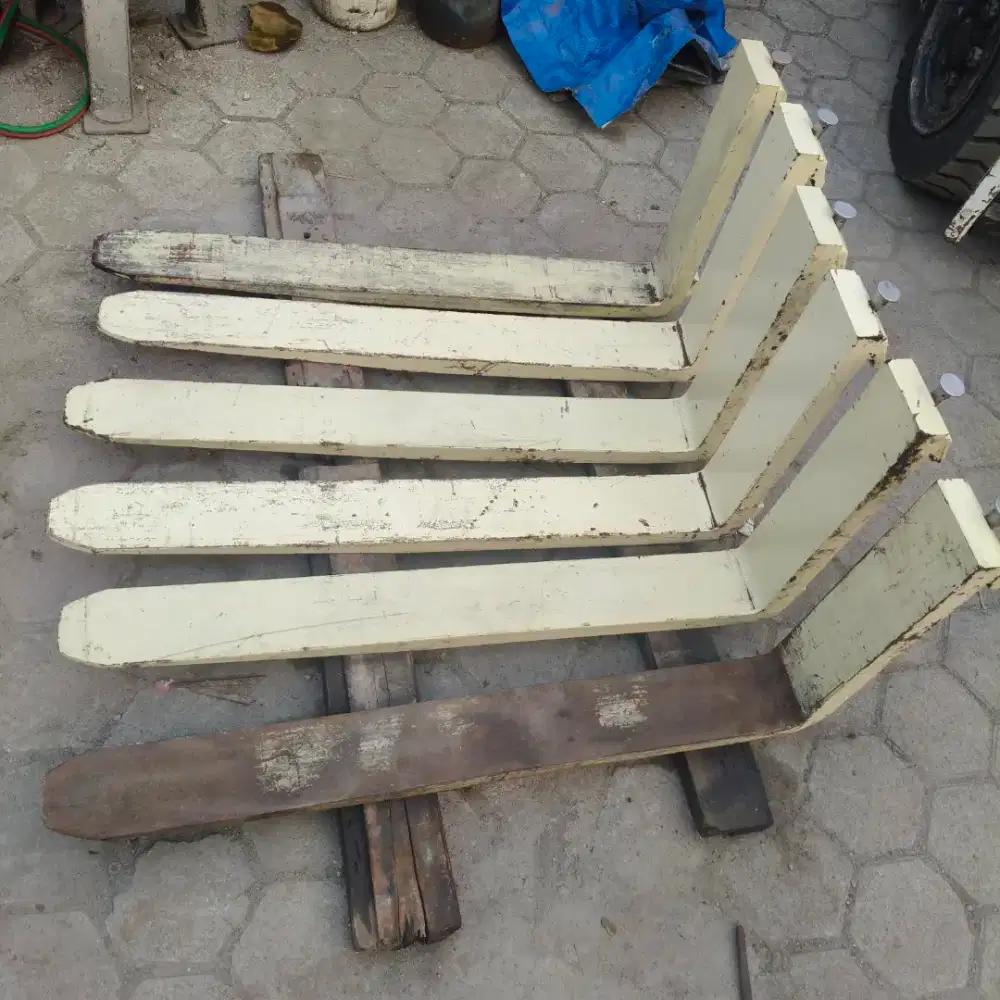Garpu forklift 2,5 Ton