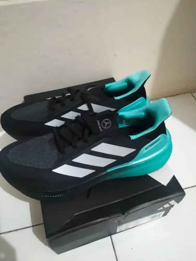 Sepatu Lari Adidas Ultraboost 5 Mercedes F1 Petronas