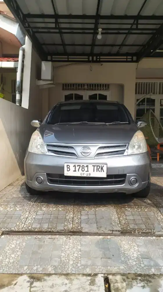 Nissan Grand Livina 2013