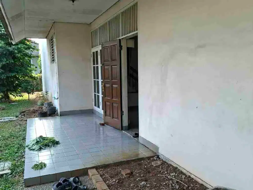 Rumah lama 2 lantai di hook siap huni di daerah yg tenang & strategis di Bintaro Jaya, Sektor 1 , Jakarta Selatan