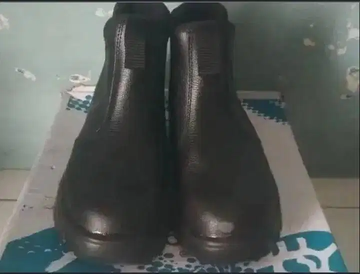 Sepatu safety BlackRhino