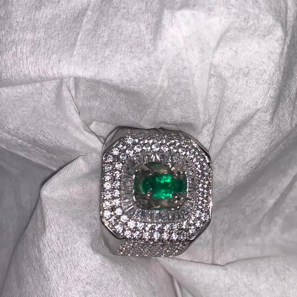 zamrud afganistan vivid green