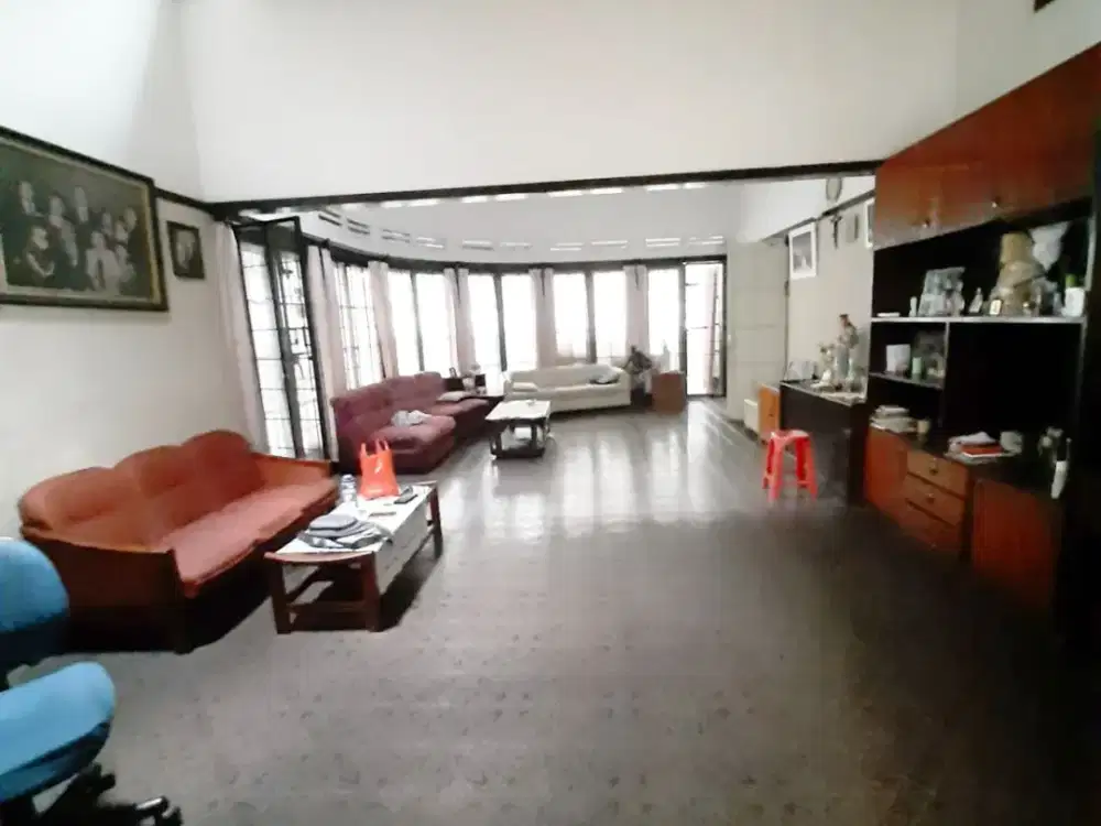 Rumah Klasik Jl. Sumbawa Sayap Riau Cocok Cafe Resto