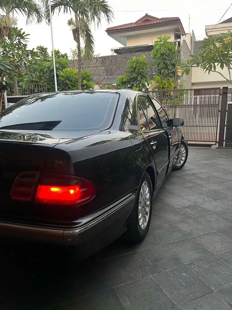 Mercedes-Benz E240 2000 Bensin