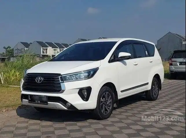 Rental Mobil + Supir Innova Reborn