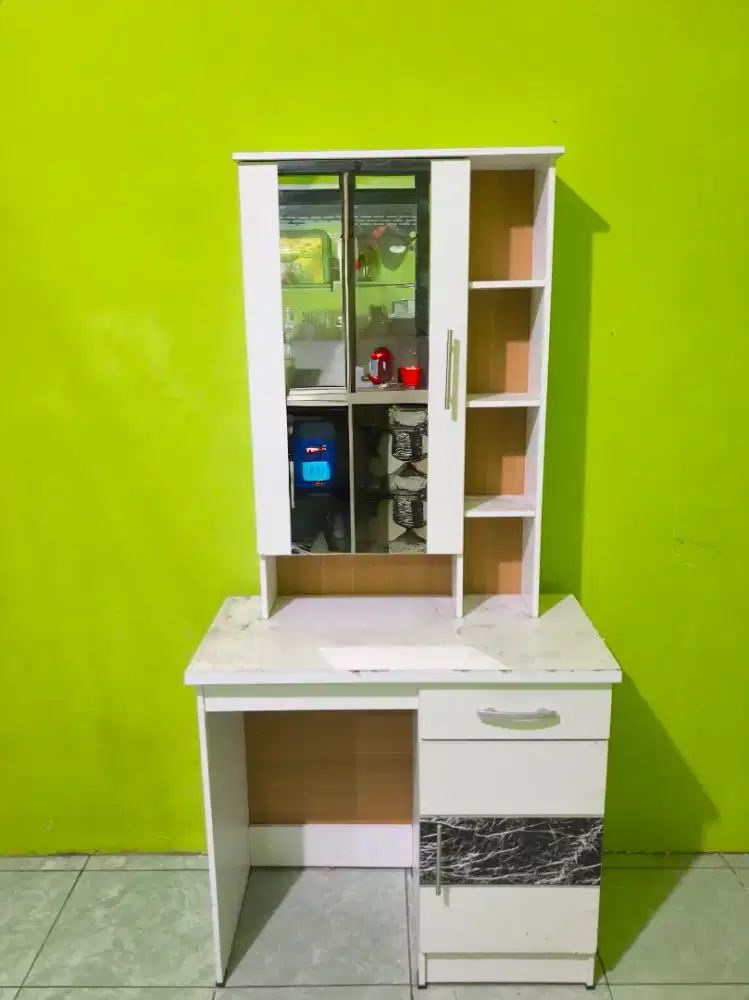 Meja rias dengan cermin pintu softclose