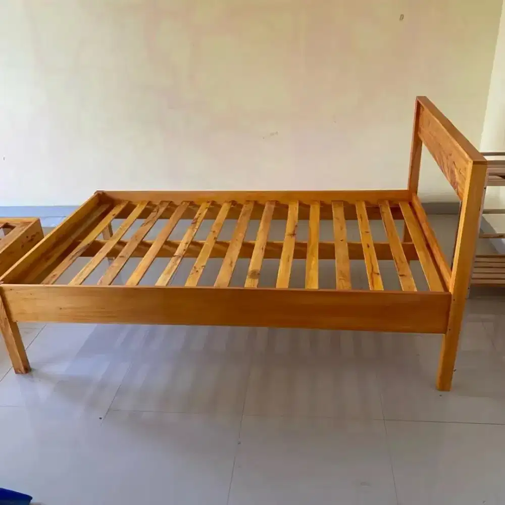 Dipan alas kasur kayu 200rb aja satunya ukuran singel ada 2 pcs