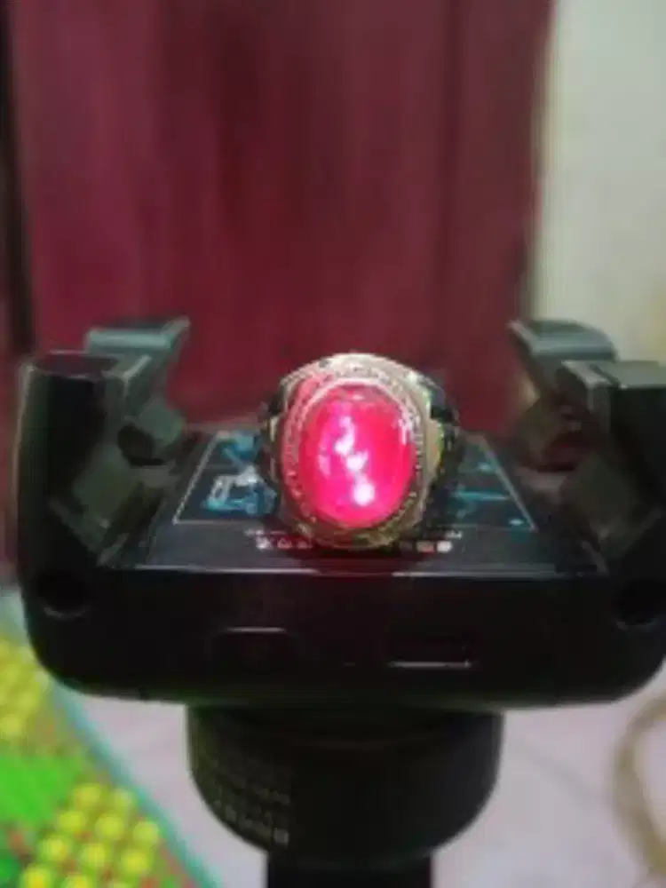 Cin cin merah sepah terang