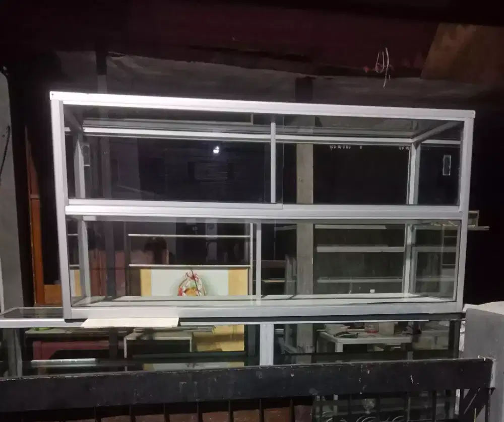 Etalase warteg mulus Dan bersih