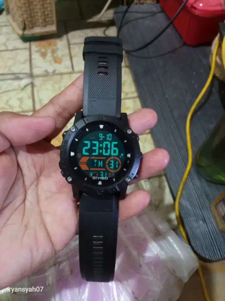 Jam tangan digital divigo