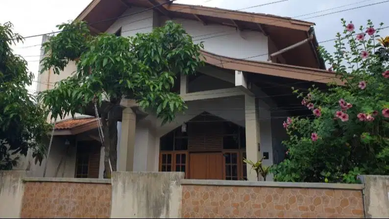 Rumah Tingkat tipe Hook hadap Barat Cigadung