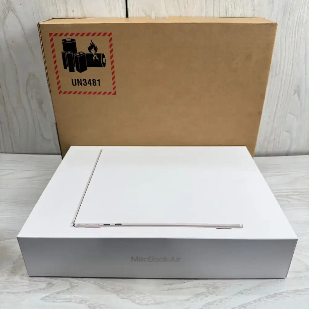 Macbook Air M5 13 Inch Segel BNIB Ibox  Ram 16 Ssd 5Starlight