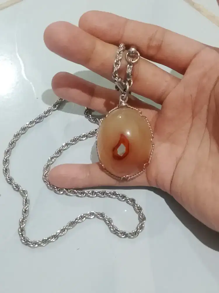 Batu Liontin Combong