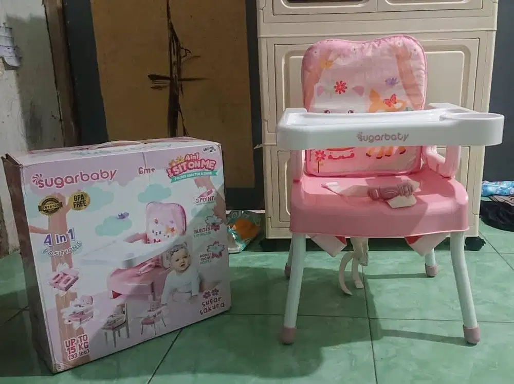 Tempat makan bayi baru buka dus