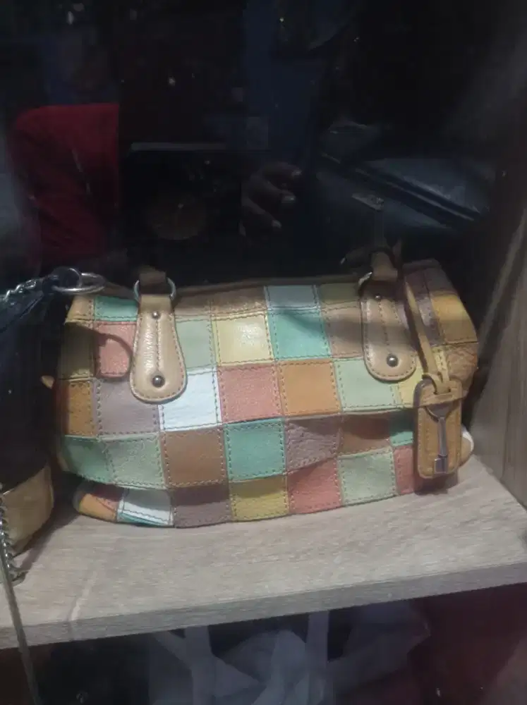Tas wanita merk Fossil /coc dll .freloped/ bekas pakai.