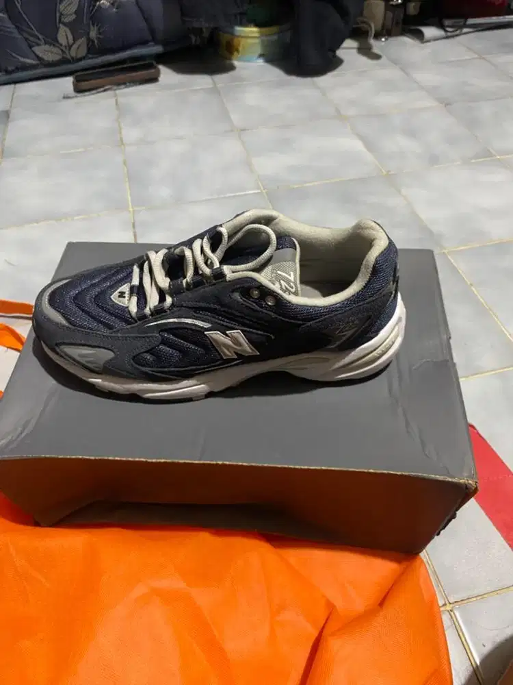 SEPATU NB 725 RUNNING