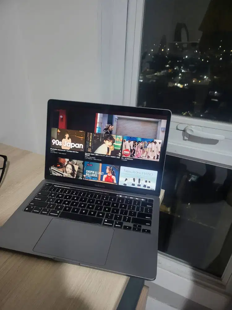 MACBOOK Pro with Touchbar M1 mulus lancar