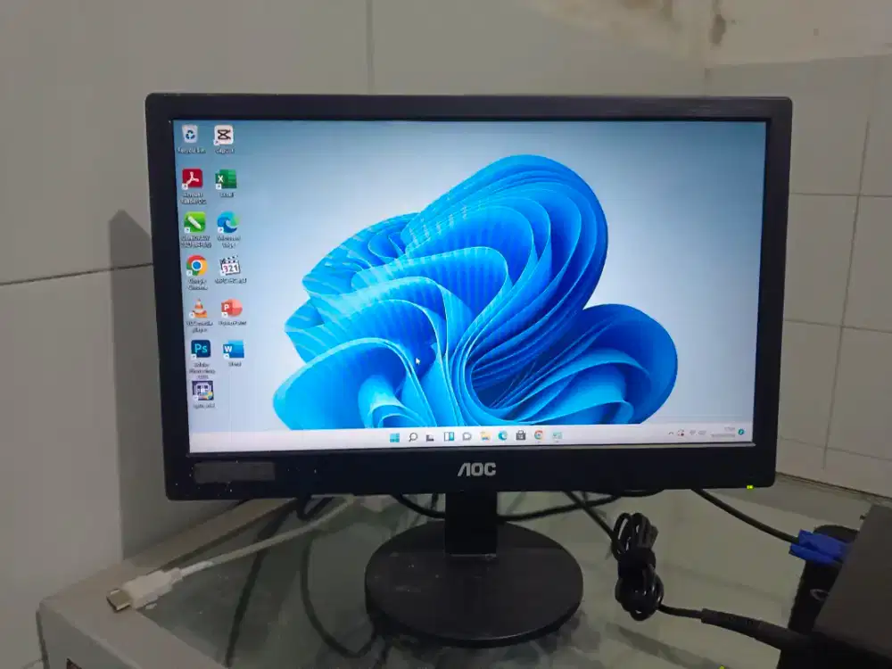 Monitor AOC LED 16 Seken normal irit listrik bisa pake charger HP