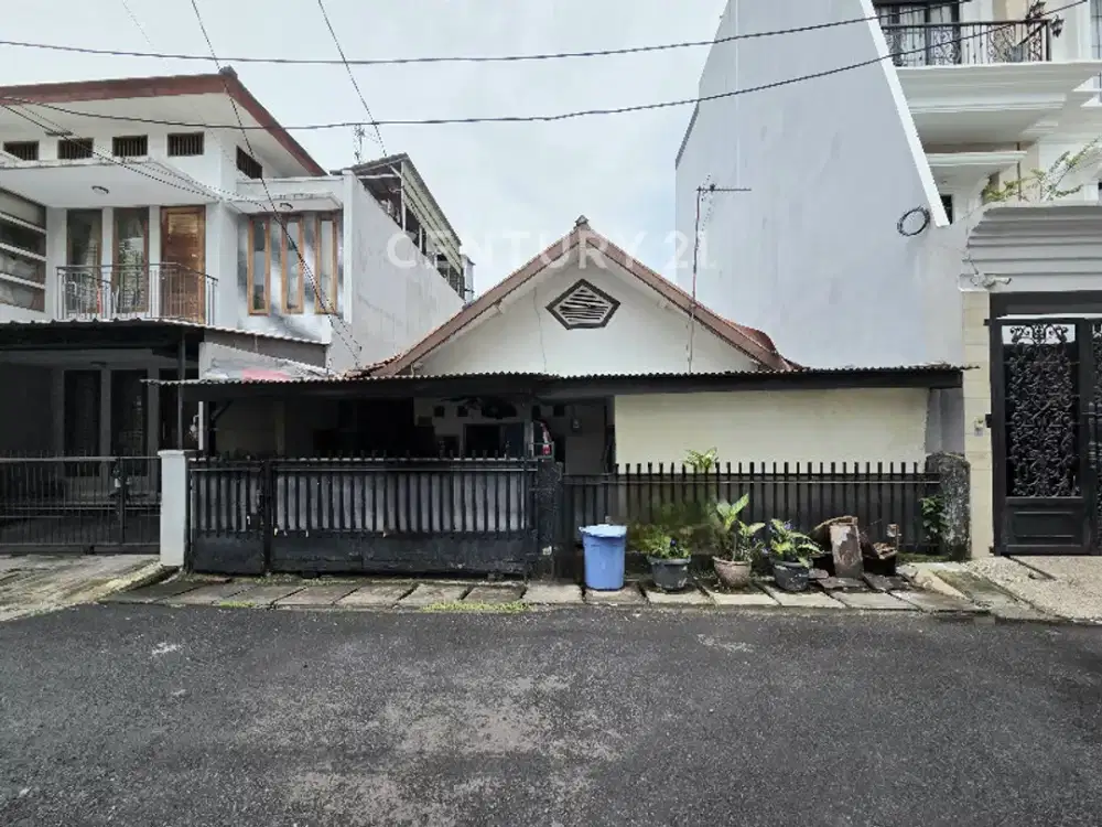 Rumah Tua Tebet Jaksel  Dalam Komplek Dekat Perkantoran Kulineran