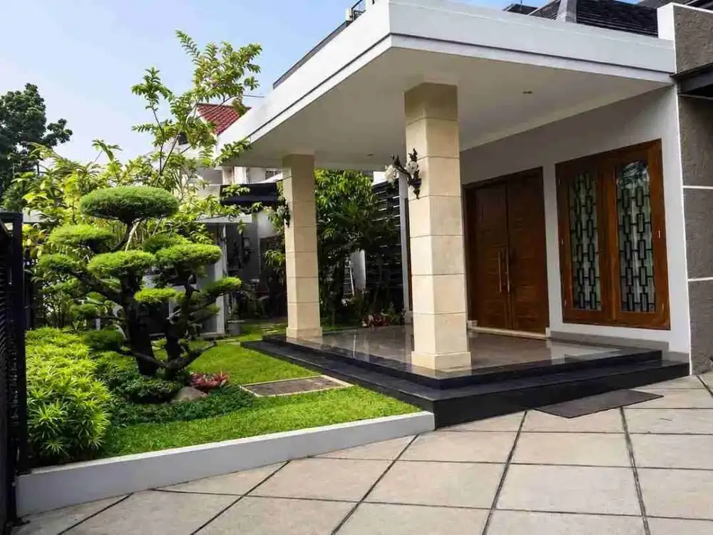 Jual rumah mewah di lengkapi private pool lokasi sangat strategis. Cilandak Jakarta Selatan