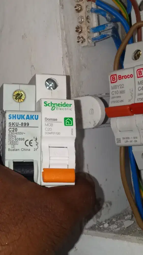 Servis listrik ,AC ,kompor gas,kulkas,watehiter,pompa,mesincuci