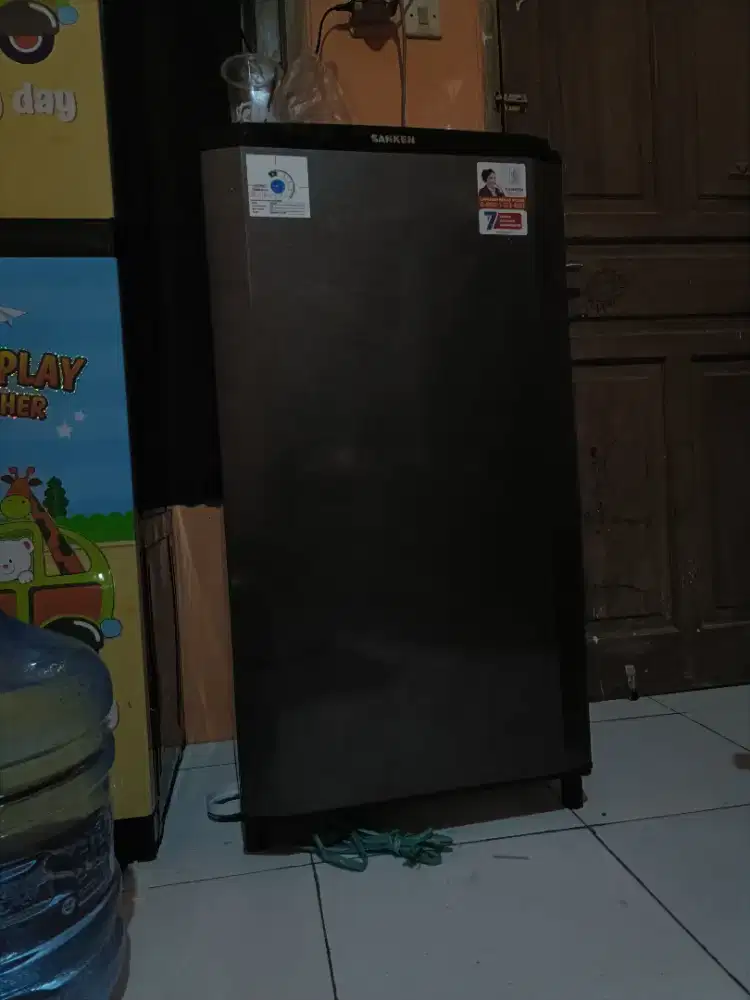 Kulkas sanken di jual cepat