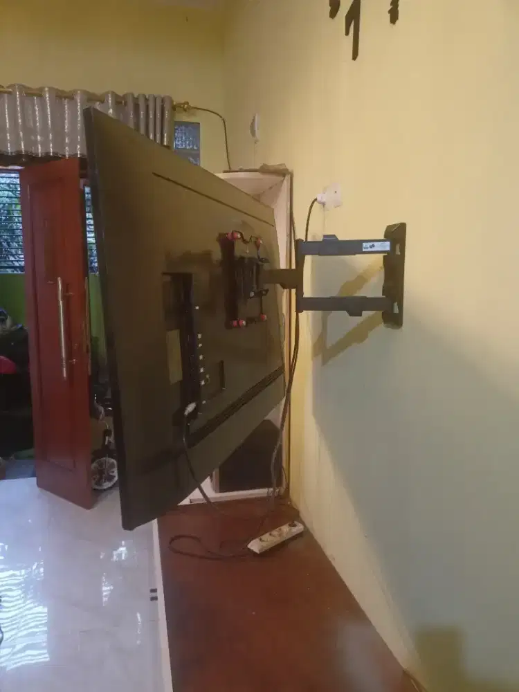 Jual bracket tv sama pemasangan standar swivel